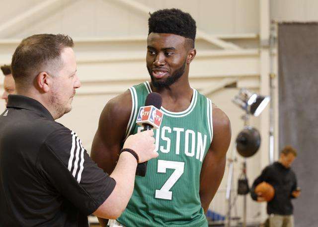 样推回球场 样推回球场